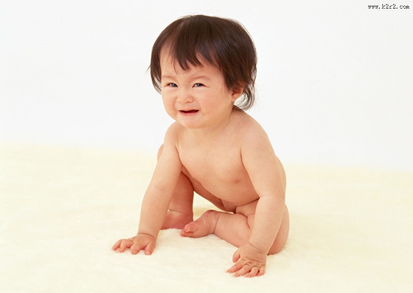 哭泣的宝宝图片