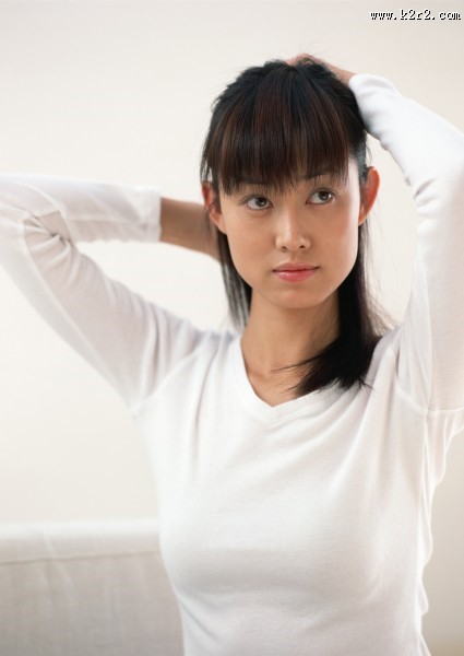 女性清晨梳妆图片