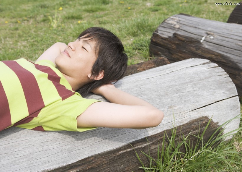 青少年外出郊游图片