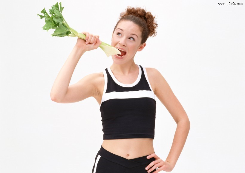 女性运动健康和蔬果图片