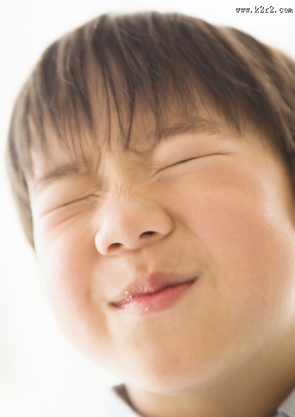 儿童吃水果图片