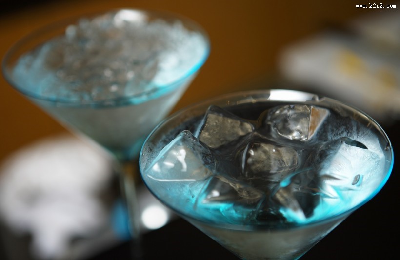 调制鸡尾酒图片