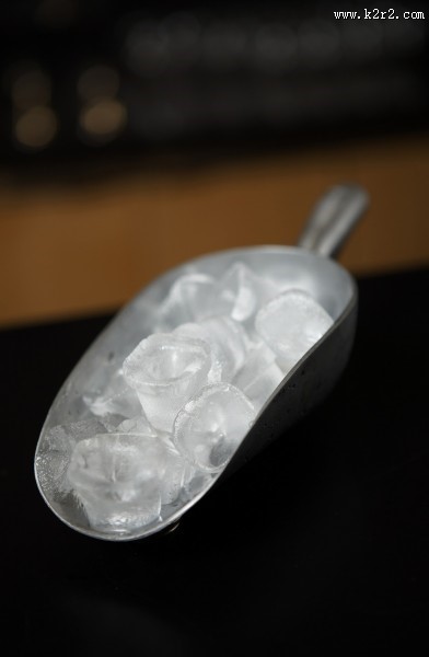 调制鸡尾酒图片