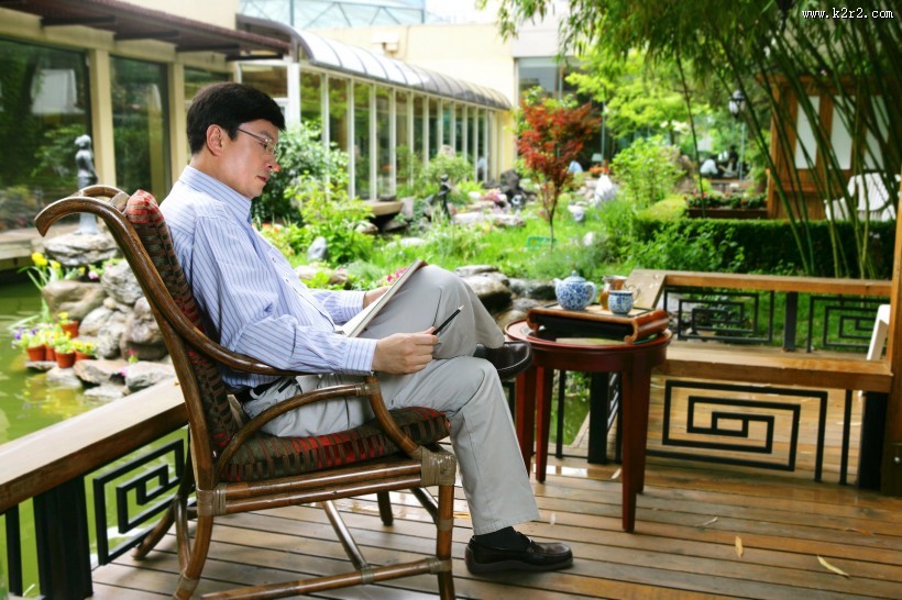 男性酒店休闲度假图片