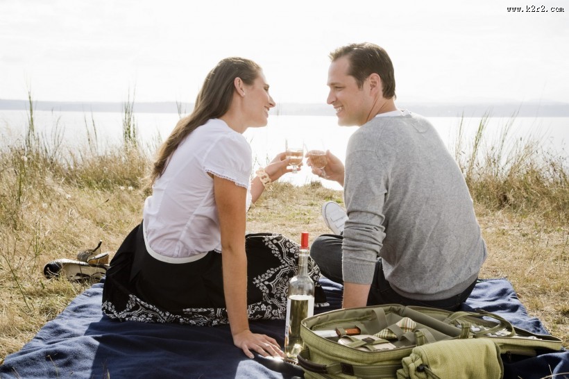 夫妻出游大自然图片大全