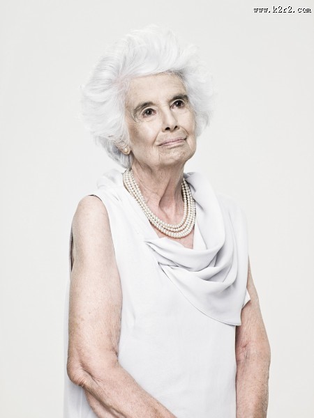 老年人表情特写图片