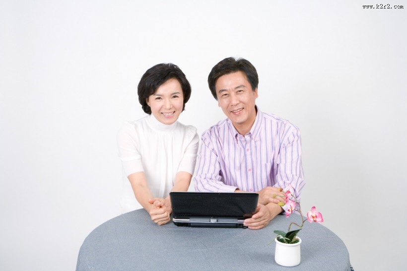 甜蜜中年夫妇特写图片