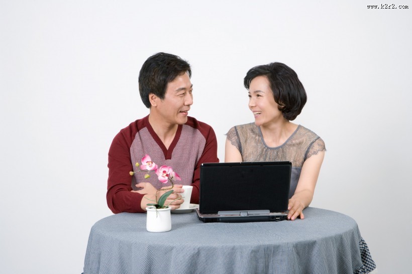 甜蜜中年夫妇特写图片