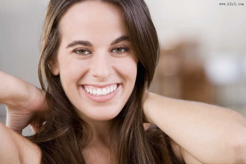 愉悦笑容特写图片