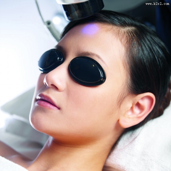 女性皮肤光疗护理图片