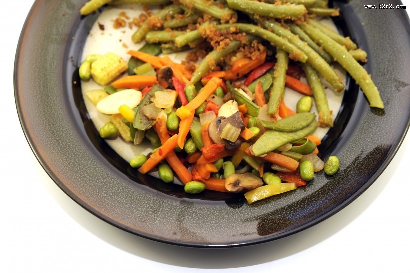 营养健康的蔬菜沙拉图片