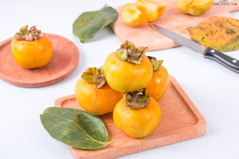 黄色香甜有营养的柿子图片