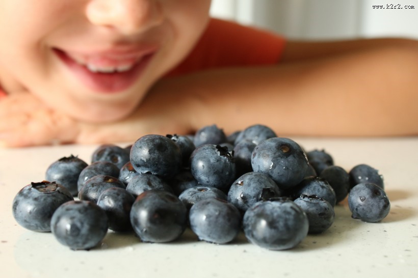 清香可口的蓝莓图片