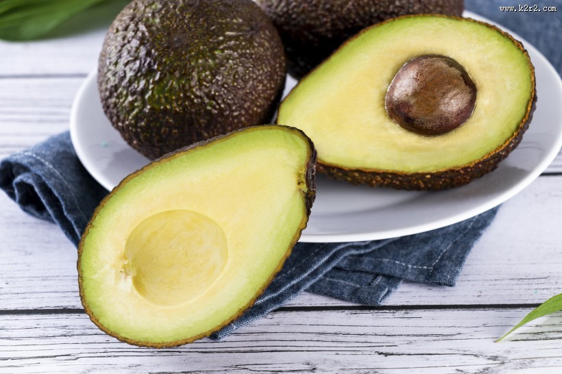 营养价值超高的绿色牛油果图片