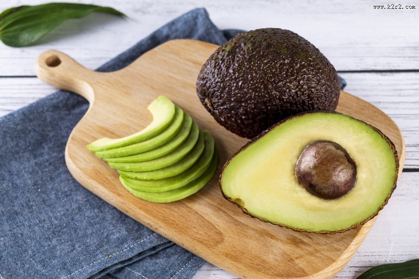营养价值超高的绿色牛油果图片