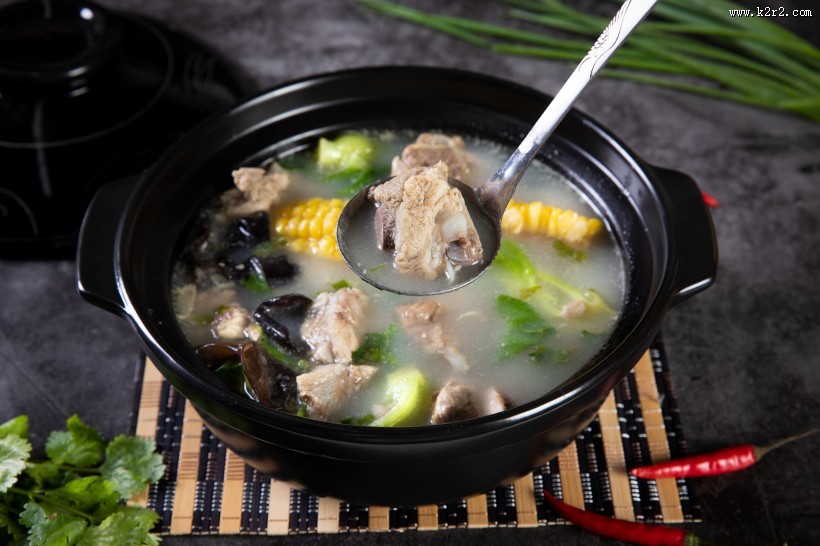 砂锅玉米排骨汤图片