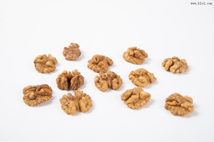 美味好吃剥开的核桃仁图片