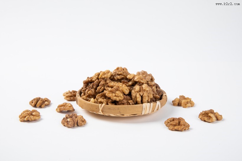 美味好吃剥开的核桃仁图片