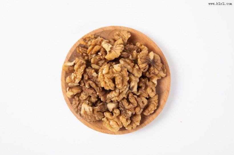 美味好吃剥开的核桃仁图片