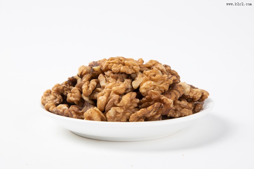 美味好吃剥开的核桃仁图片