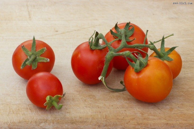 酸甜可口的新鲜西红柿图片