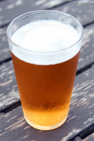 一杯满满的啤酒图片大全
