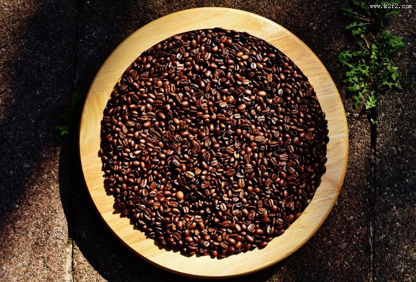 容器里的咖啡豆图片