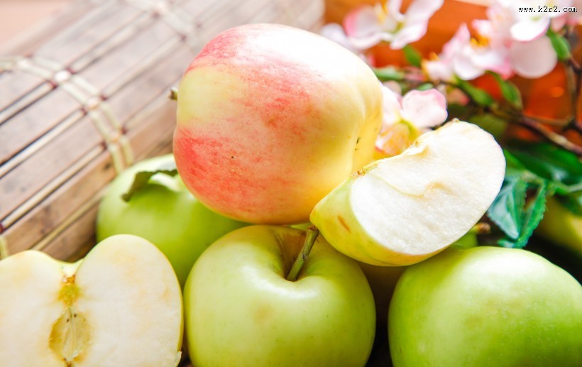 放到桌上的新鲜水果图片大全