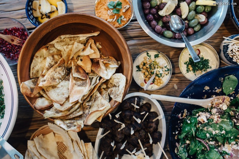 传统的中东羊肉晚餐图片