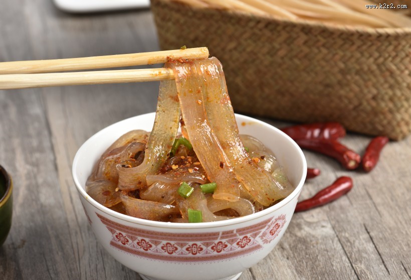 鲜香好吃的酸辣粉图片大全