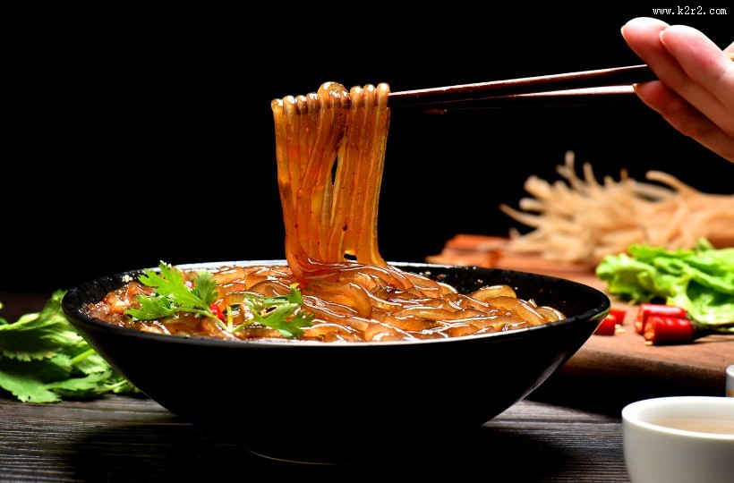 鲜香好吃的酸辣粉图片大全