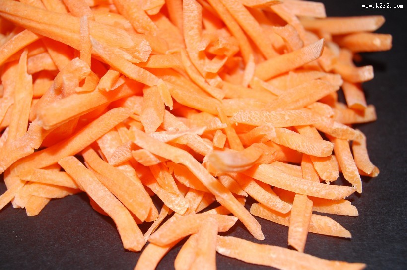 切好的胡萝卜丝图片