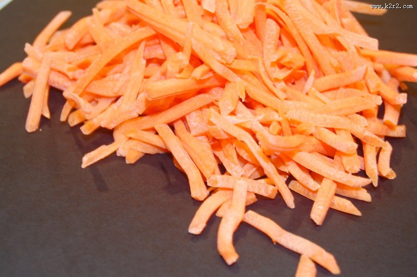 切好的胡萝卜丝图片