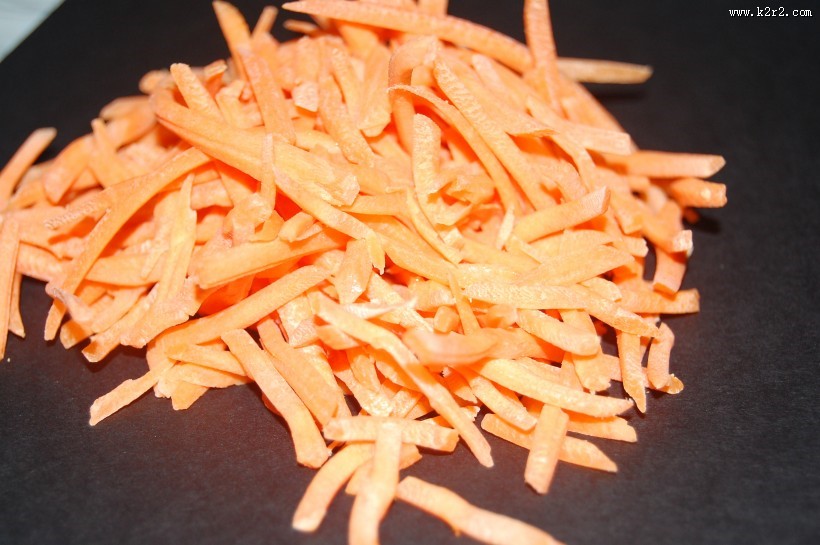 切好的胡萝卜丝图片