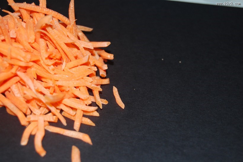 切好的胡萝卜丝图片