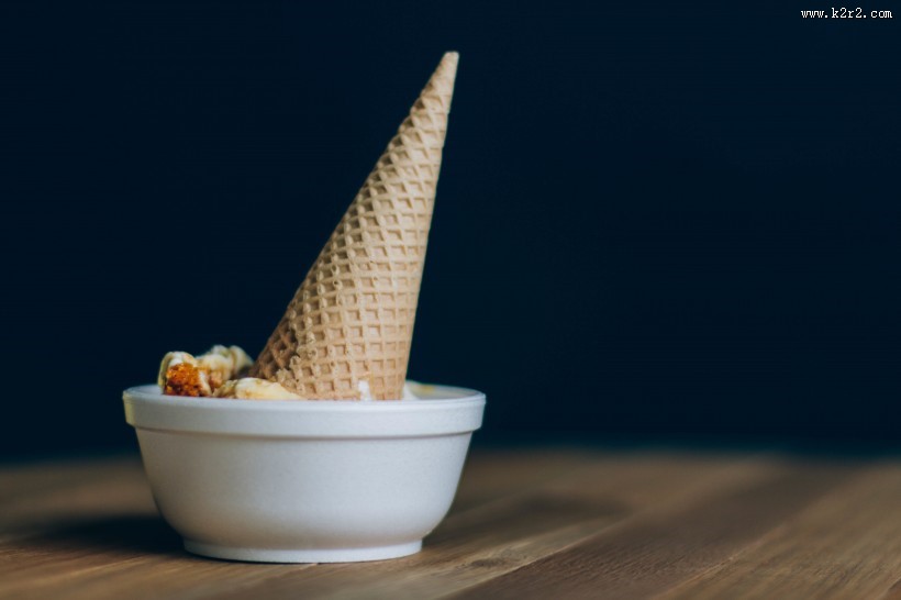 五颜六色的夏日凉爽冰激凌图片