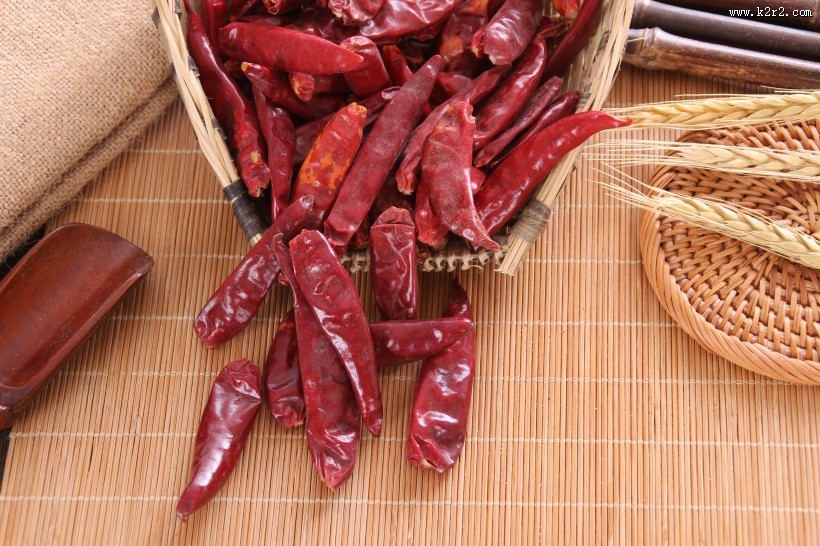 辛辣的小红辣椒图片