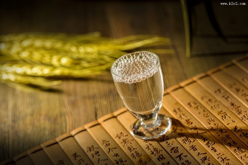 高浓度辛辣的白酒图片大全