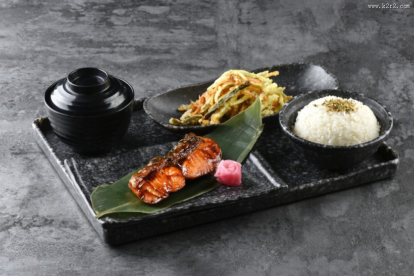 精致美味的日式料理图片