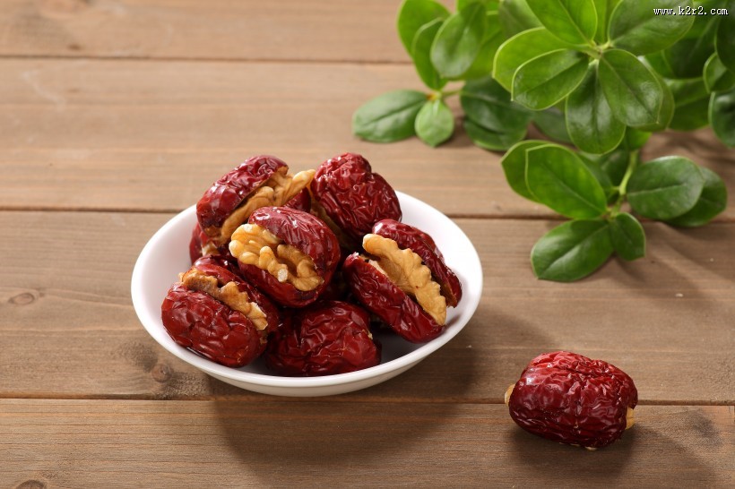 好吃的红枣加核桃图片
