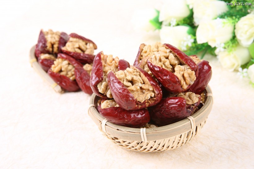 好吃的红枣加核桃图片