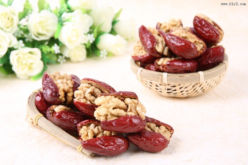 好吃的红枣加核桃图片