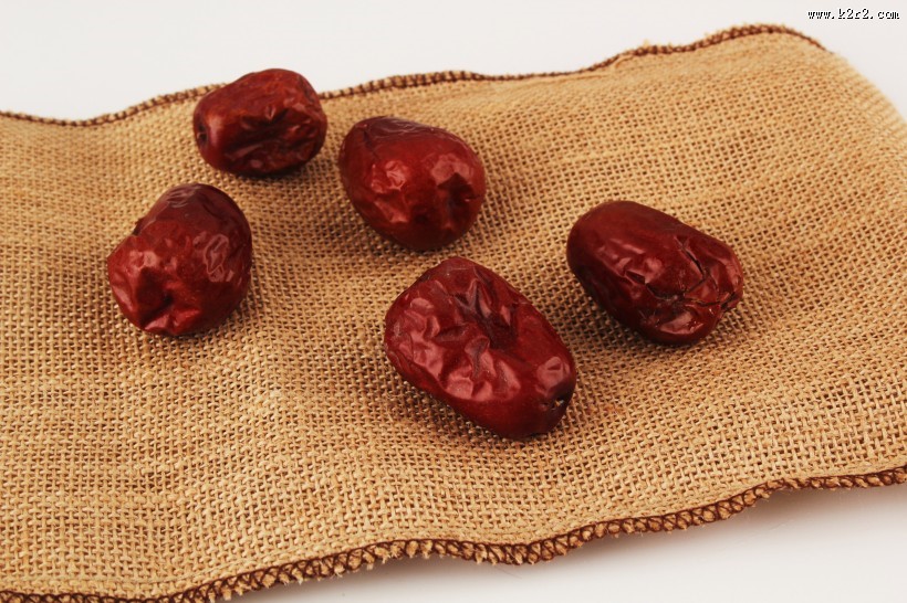 晒干的健康营养大红枣图片