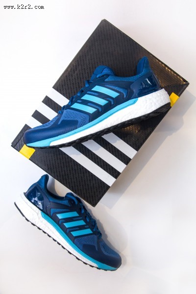 男士阿迪达斯运动鞋图片