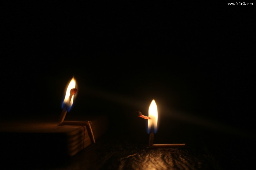 燃烧的火柴棒图片