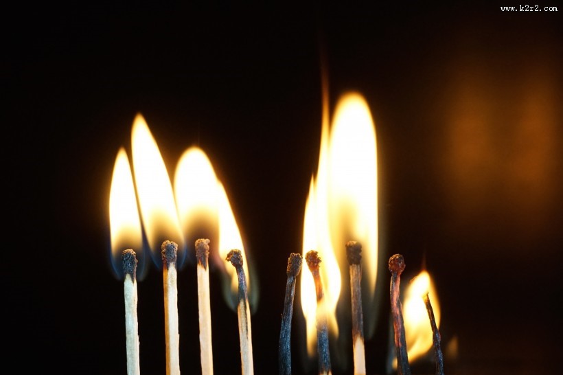 燃烧的火柴棒图片