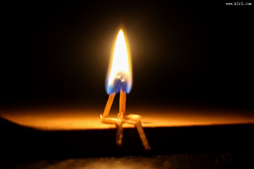 燃烧的火柴棒图片