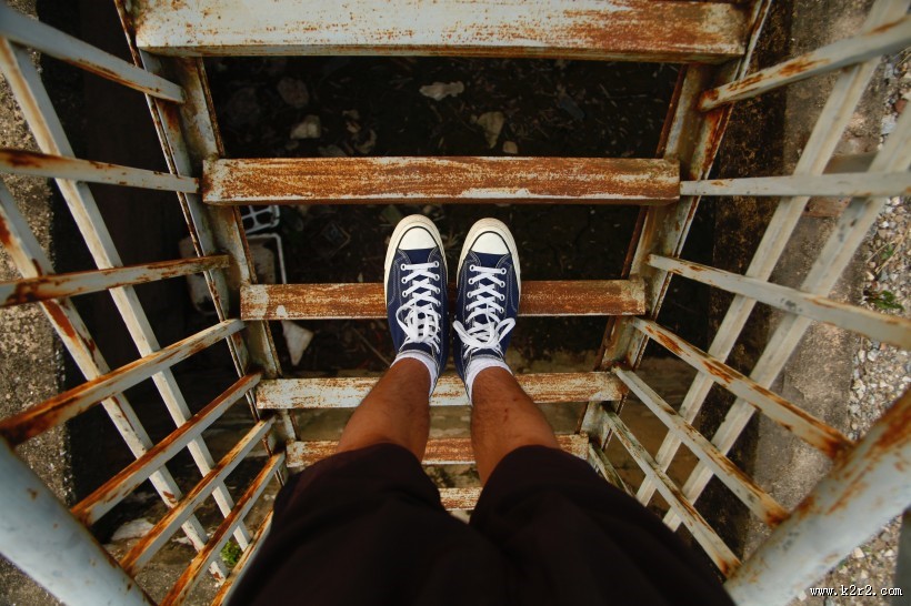 设计简洁的帆布鞋图片