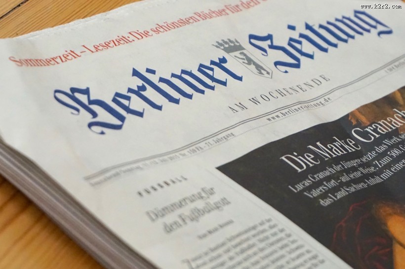 桌子上的报纸图片大全