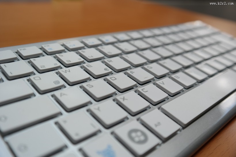 白色的电脑键盘图片